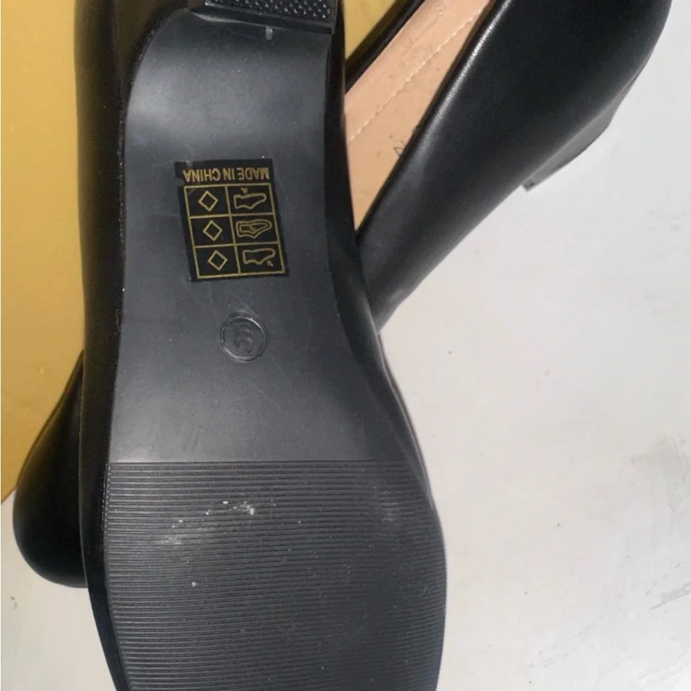 Journee Collection sleek black